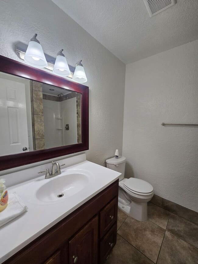 Building Photo - Beautiful 2/1 Condo for Rent - Ask About Free Rent Special - Come See Today!!