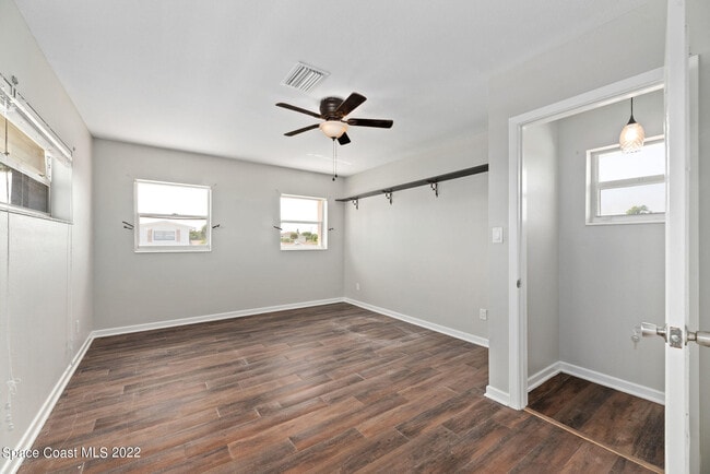 Building Photo - 200 Price Ct