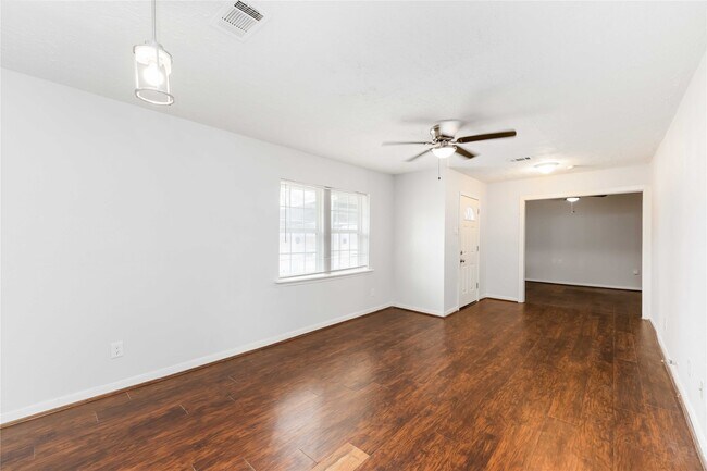 Building Photo - 3122 Sunnydale Dr