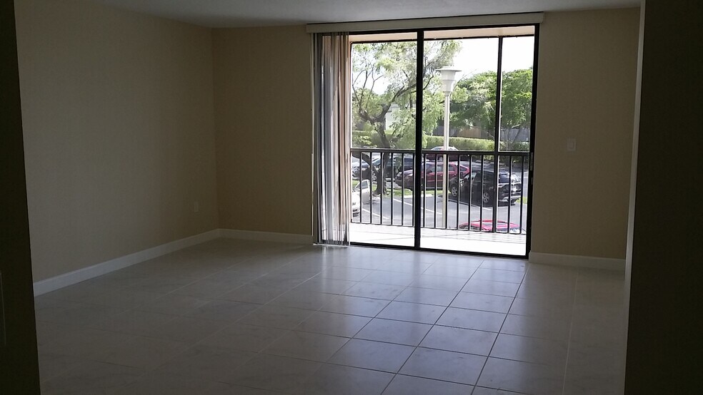 Living Room - View 2 - 8520 SW 133rd Avenue Rd