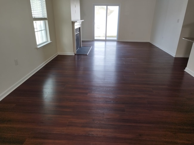 Building Photo - Spacious 5-Bedroom Home