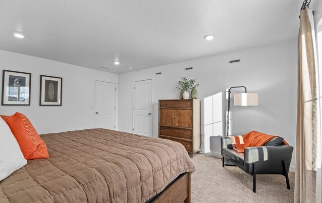 Building Photo - 1487 E 690 N