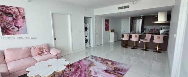 Building Photo - 495 Brickell Ave