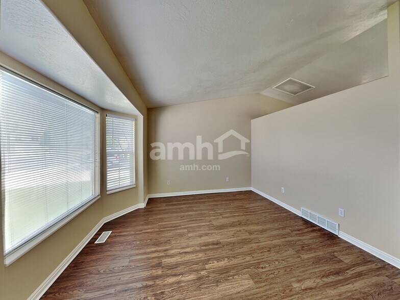 Building Photo - 6396 S Battle Creek Ct
