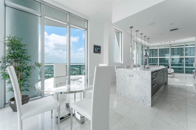 Building Photo - 900 Biscayne Blvd