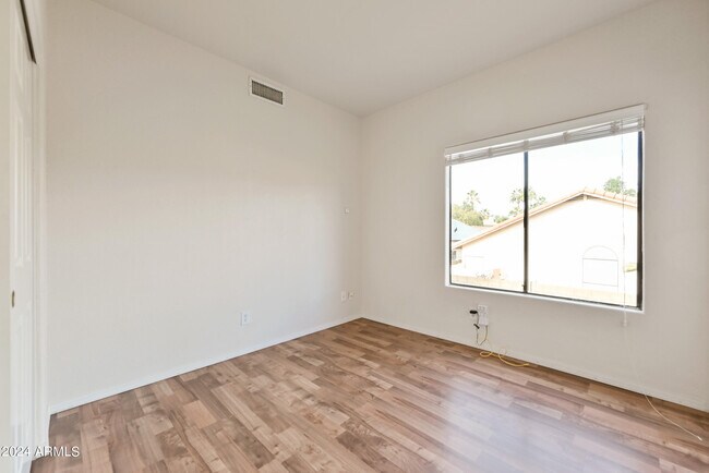 Building Photo - 9166 E Laurel Ln