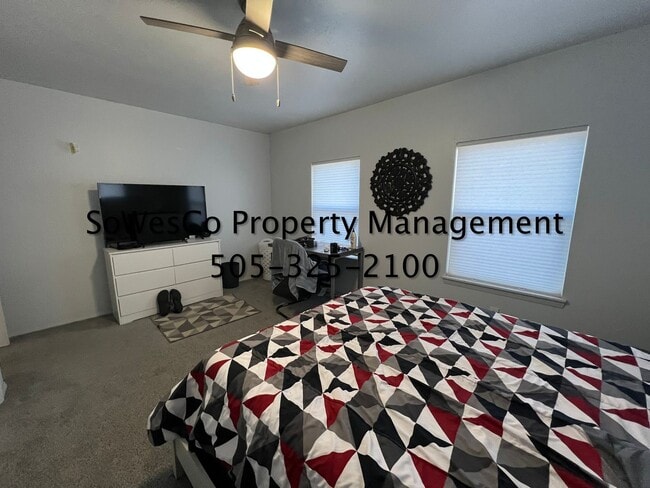 Building Photo - FULLY FURNISHED  3 Bedroom - Short or Long Term Available