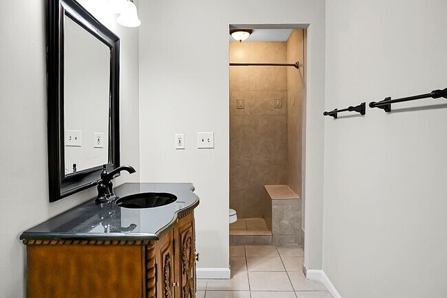 Building Photo - Spacious, Newly Renovated Villa Overlookin...