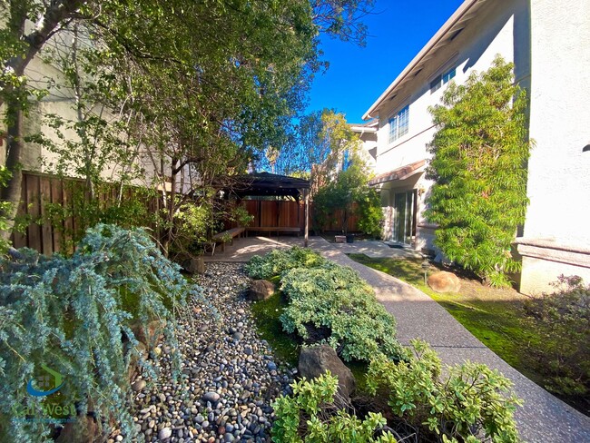 Building Photo - $6995-Amazing 4 Bed/3 Bath Home in Mtn. Vi...