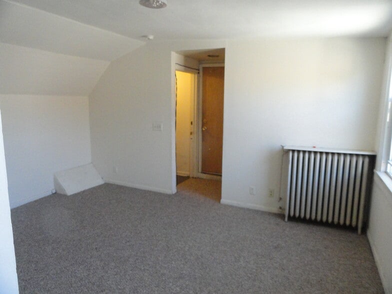 Building Photo - 133 E Gorham St