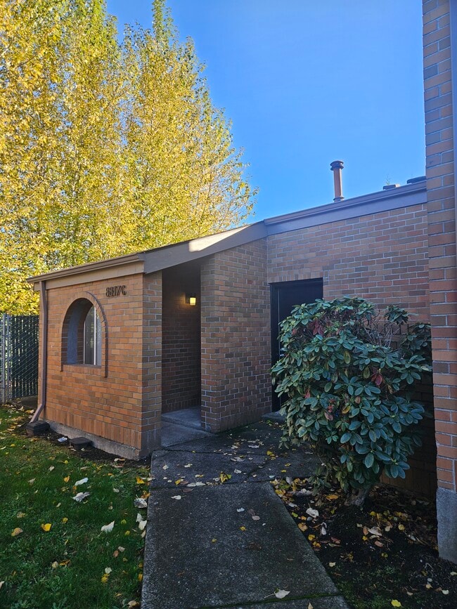 Building Photo - 8817 NE 15th Ave