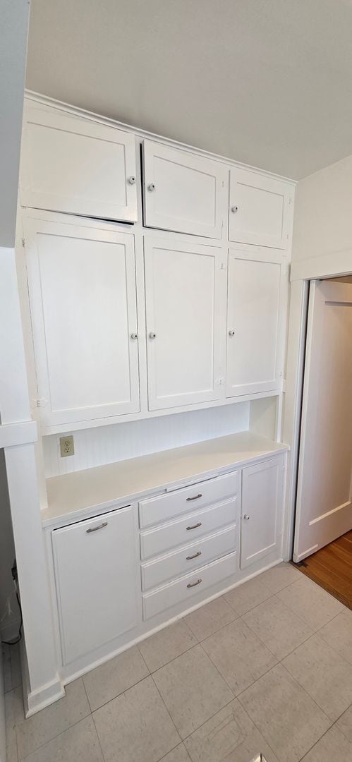 Building Photo - Top Floor, Classic Marina Style Flat in th...