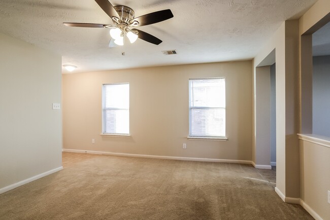 Building Photo - 8107 Sanders Glen Ln