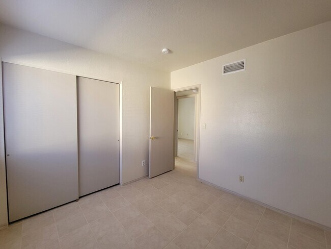 Building Photo - 3324 Red Sails Dr
