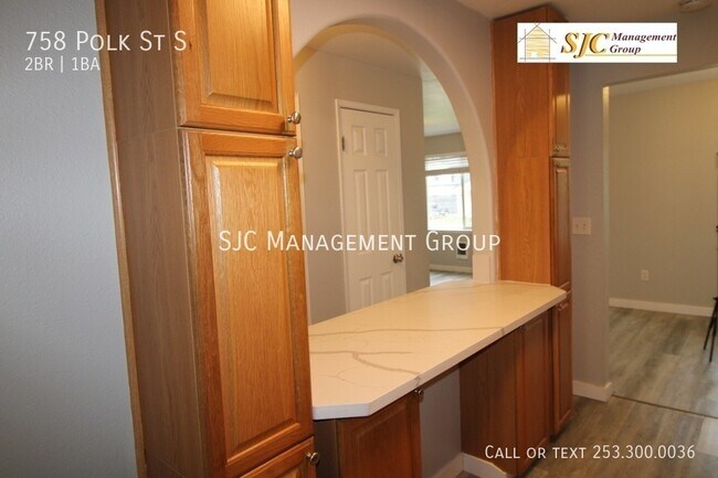 Building Photo - 758 Polk St S