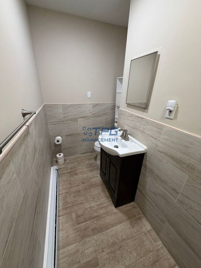 Building Photo - 112-114 Walter Street-114-1