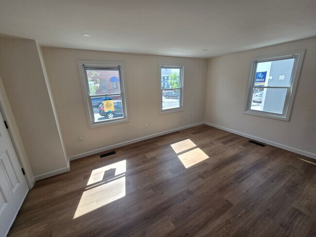 Building Photo - 10 Rantoul St
