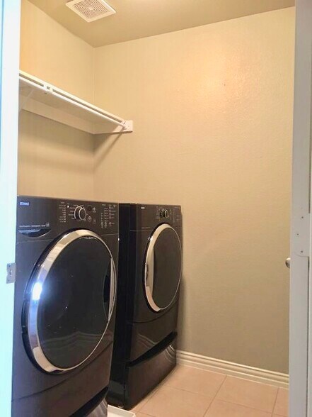 Building Photo - 3219 Carlisle St