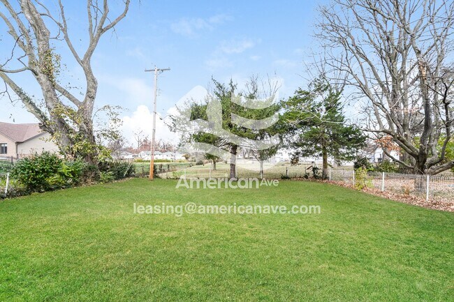 Building Photo - 1143 Charbonier Rd