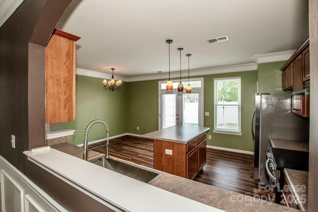 Building Photo - 9366 Greenheather Dr