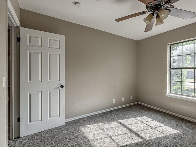 Building Photo - 2131 Jazzman Dr