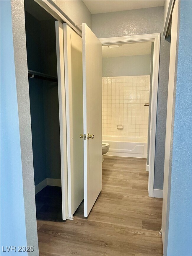 Building Photo - 6881 Tamarus St