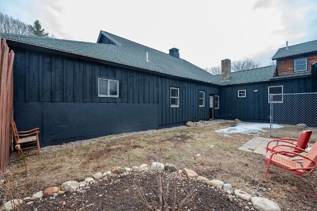 Building Photo - Hilltop Sanctuary Living | Open-Concept 1BR Loft-Style Home | Utilities Included | Barrington, NH