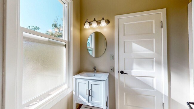 Building Photo - Experience true Wine Country Luxury living...