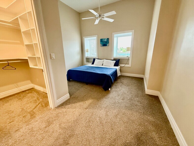 Building Photo - 317 Main St