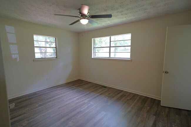 Building Photo - 3887 Rosita Ave