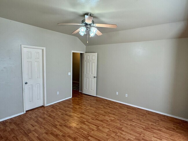Building Photo - Great 3 Bed 2 Bath With Study In Edmond