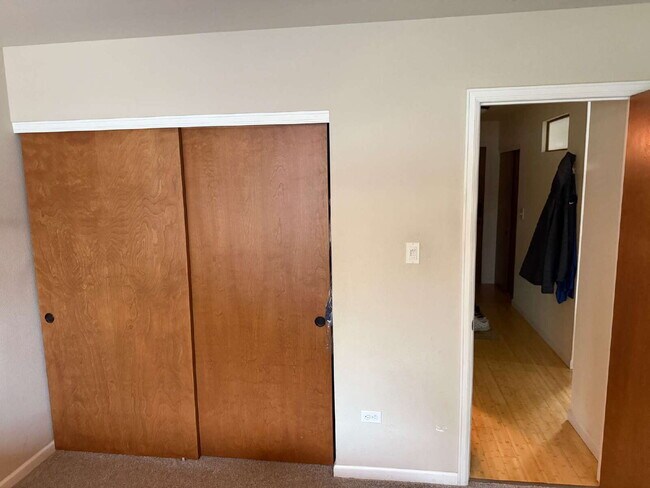 Building Photo - July Availability! Wonderful 1 Bed Condo i...