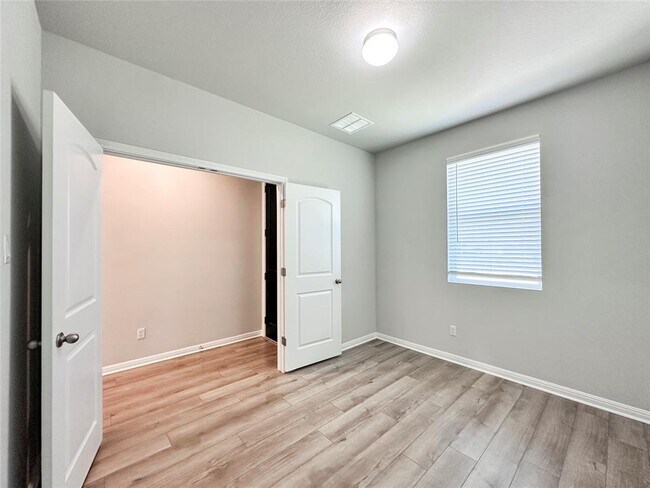Building Photo - 409 Palo Brea Lp