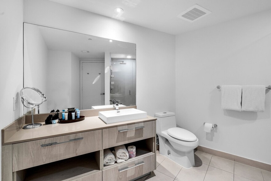 Building Photo - 1803 S Ocean Dr