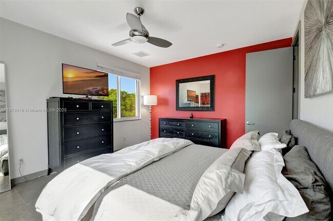 Building Photo - 110 SE 2nd St