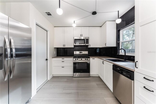 Building Photo - 104 N Glenwood Ave