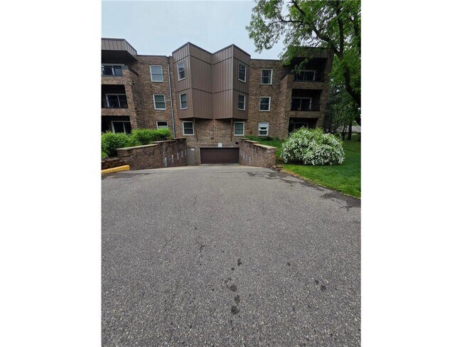 Building Photo - 2210 Midland Grove Rd