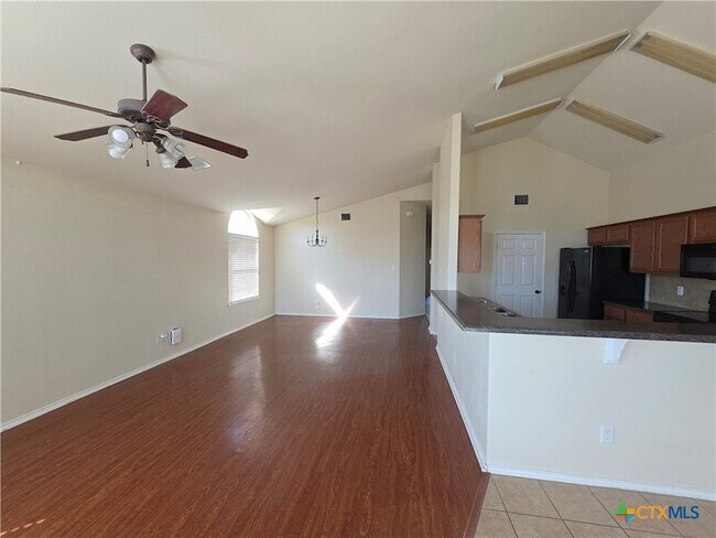 Building Photo - 2302 Griffin Dr