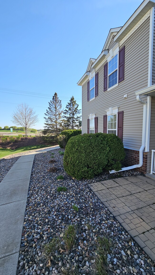 Building Photo - 10991 Oak Grv Cir