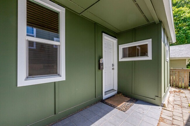 Building Photo - 1Bd/1Ba Seattle Home