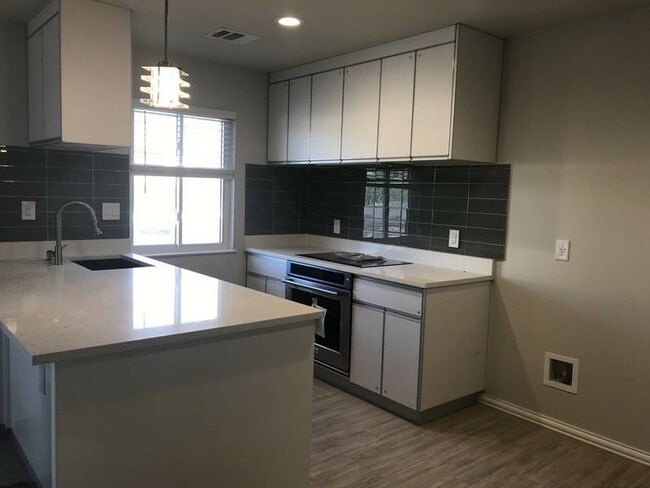 Building Photo - 8907 Tronewood Dr