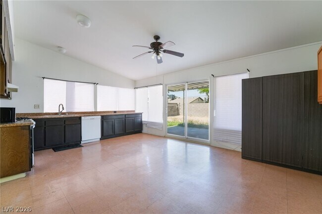 Building Photo - 2102 E Russell Rd