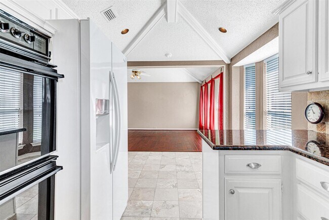 Building Photo - 4445 Jenning Dr
