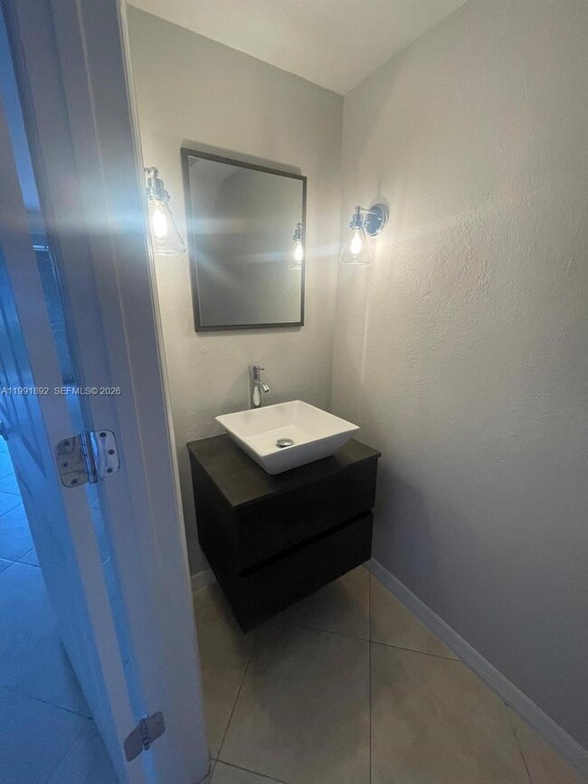 Building Photo - 8530 W Southgate Shores Cir