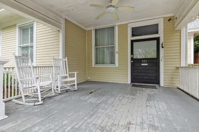 Building Photo - The Laurens Cottage | University Hill