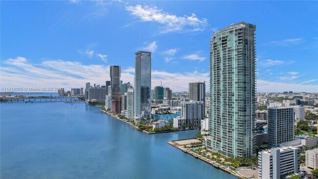 Building Photo - 480 NE 30th St