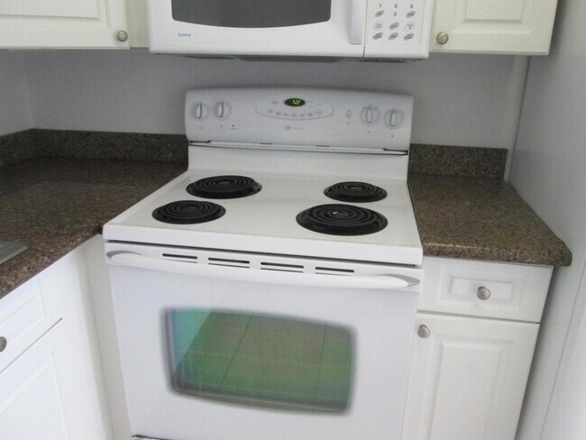 Building Photo - 405 N Cypress Dr
