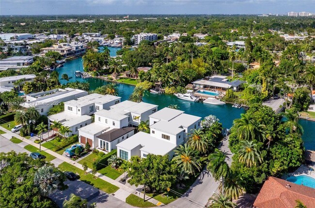 Building Photo - 895 NE 76th St