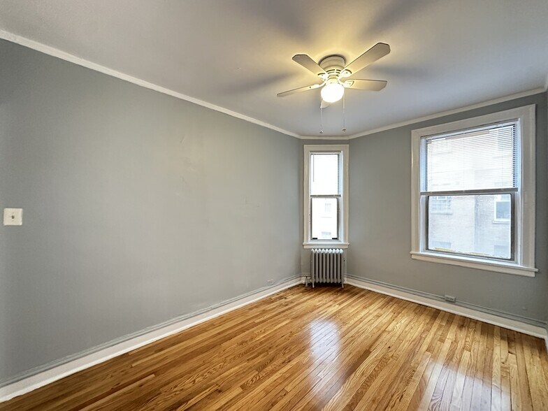 Building Photo - 1363 W Estes Ave