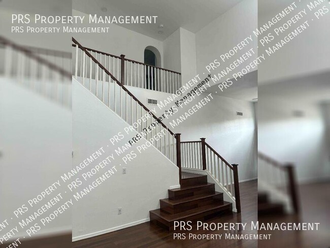 Building Photo - 2741 W Redwood Ln